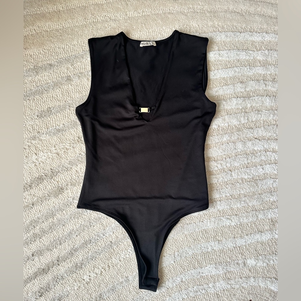 Elegant Black Sleeveless Bodysuit - Picture 9 of 9